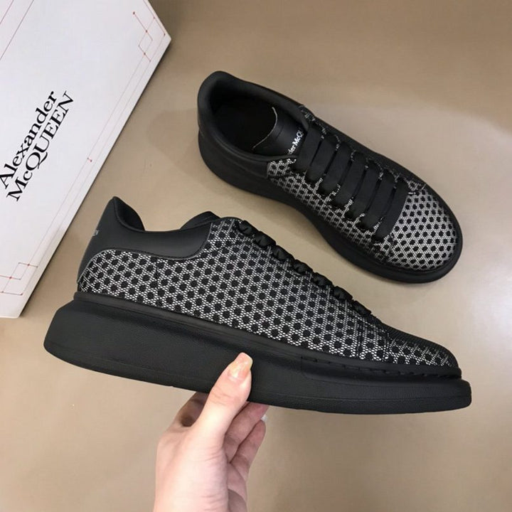 Zapatillas deportivas extragrandes de Alexander McQueen con diseño moteado en negro