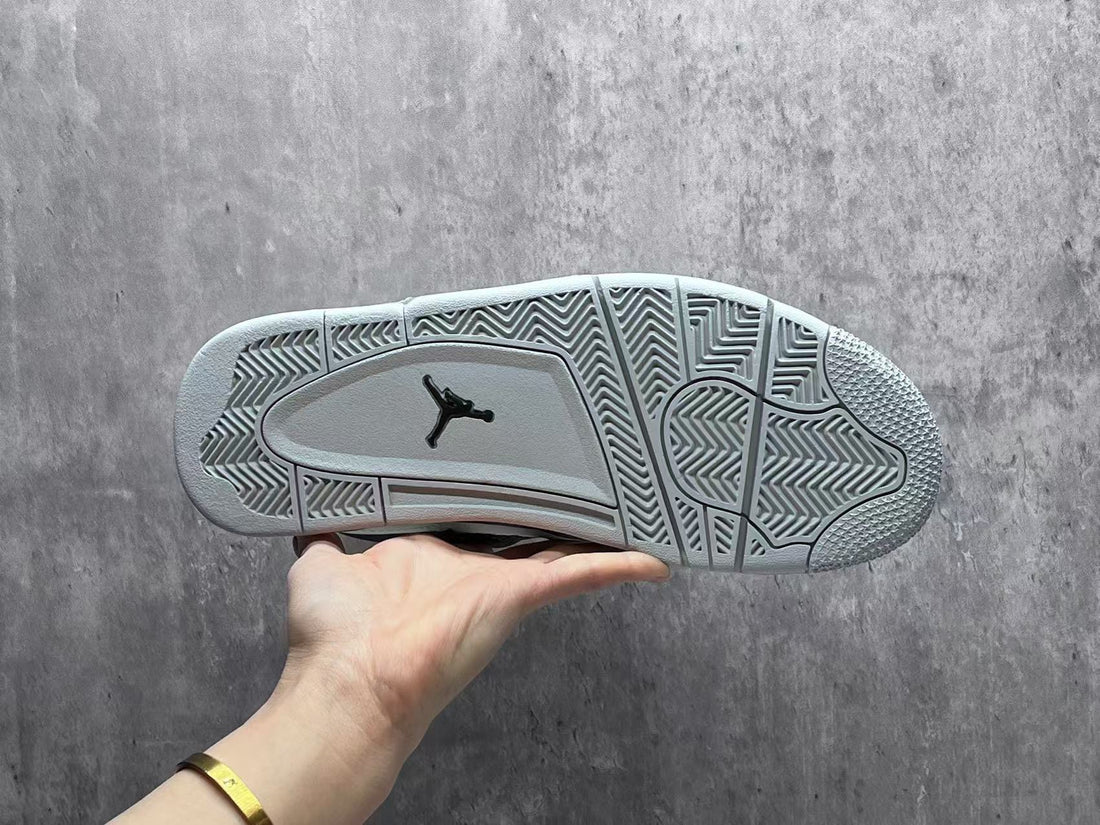 Air Jordan 4 platinum