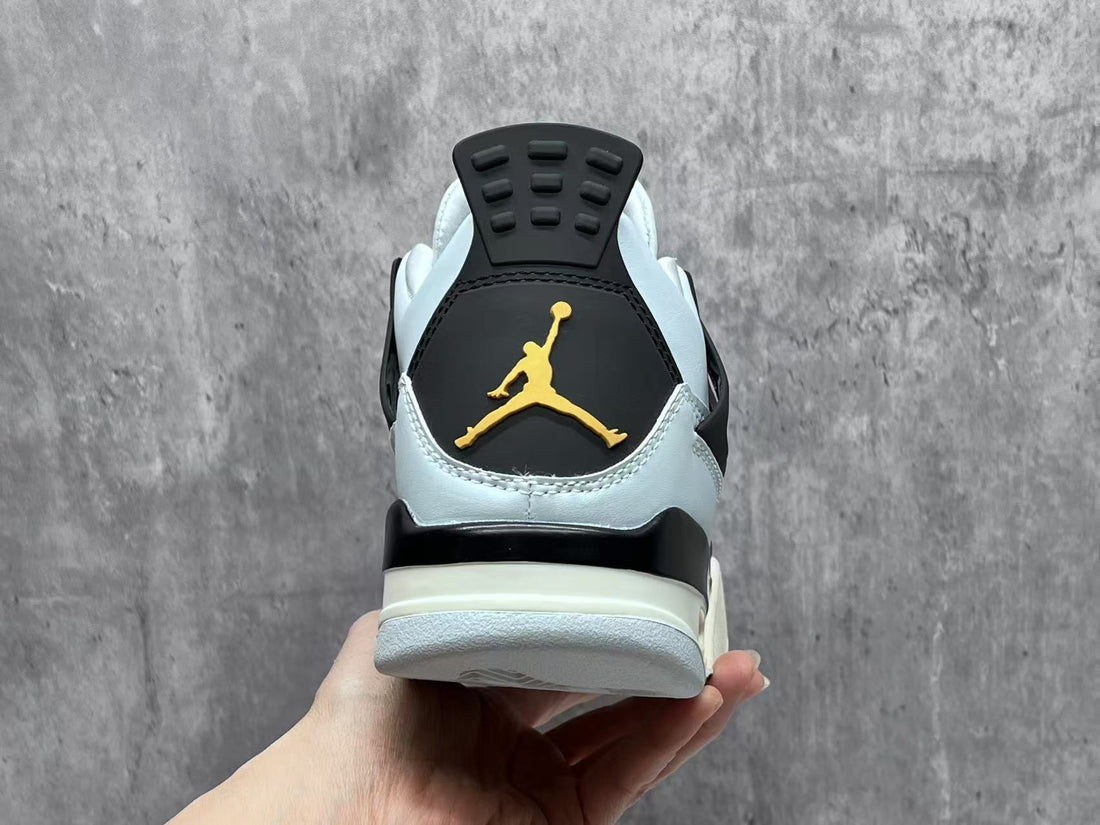 Air Jordan 4 platinum
